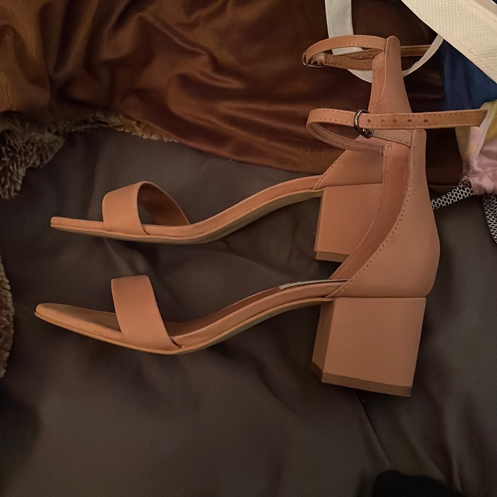 STEVE MADDEN nude heels